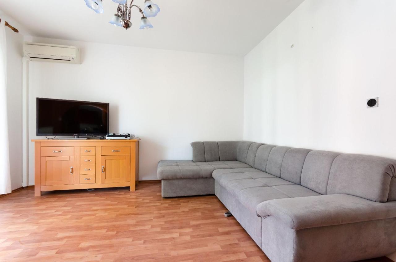 Apartments Slavica R Banjol Esterno foto