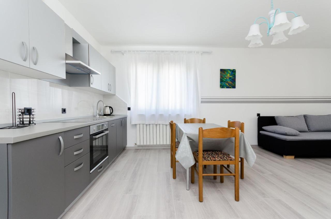 Apartments Slavica R Banjol Esterno foto