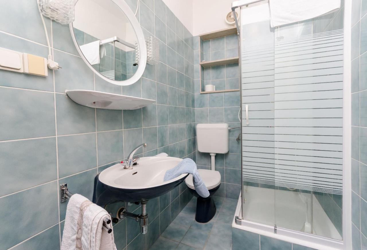 Apartments Slavica R Banjol Esterno foto