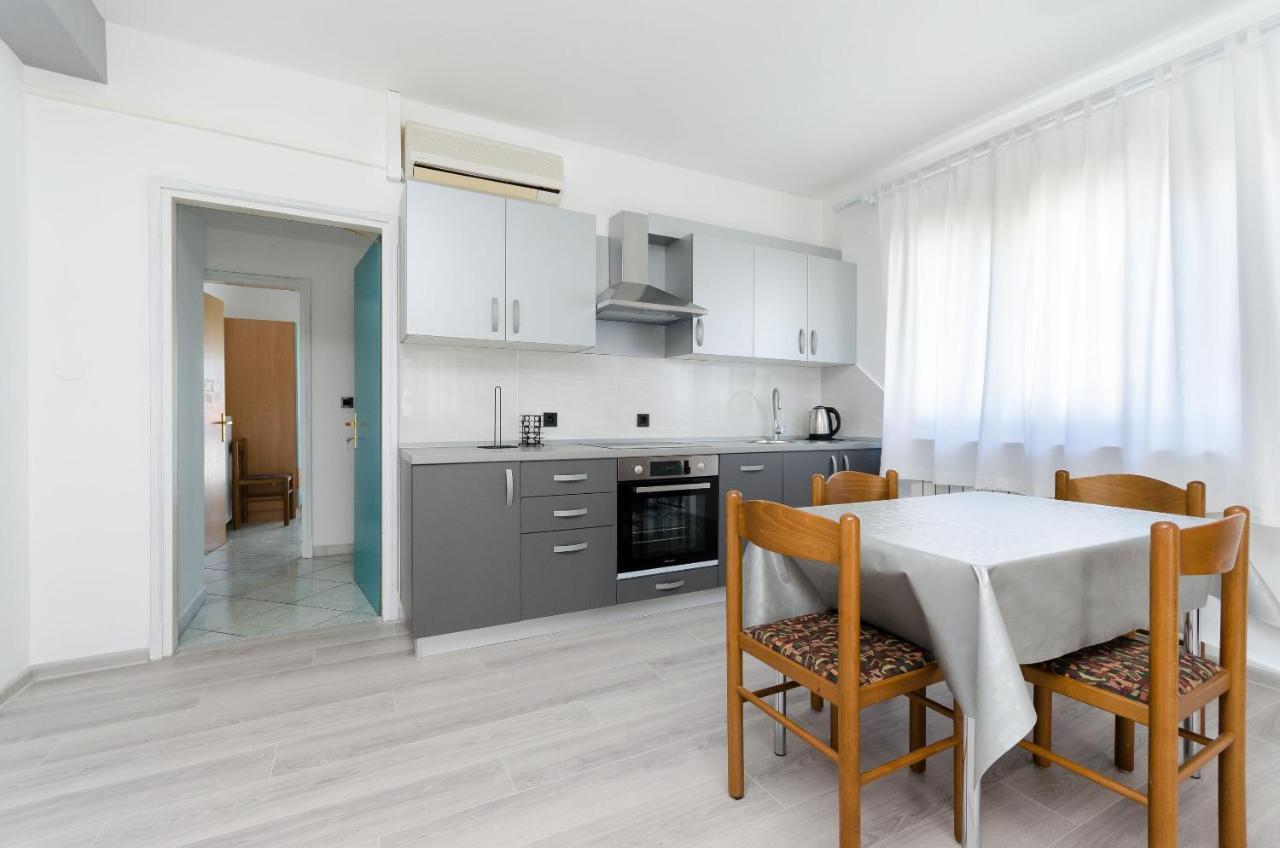 Apartments Slavica R Banjol Esterno foto